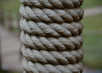 a close up of a rope with a blurry background