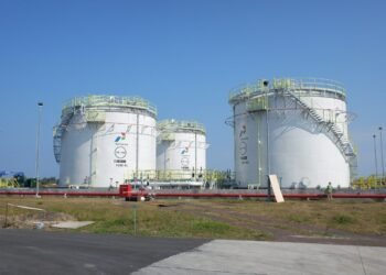 Industrial gas storage tanks