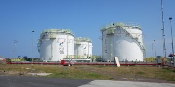 Industrial gas storage tanks