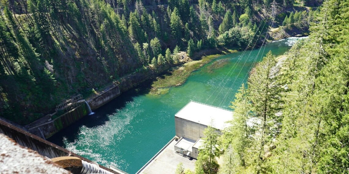 Quebec clean hydropower exports - hydroelectric dam power lines