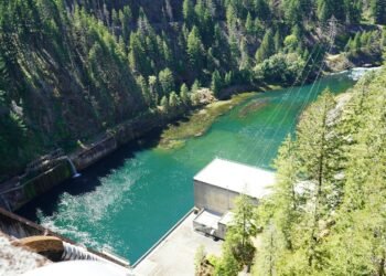 Quebec clean hydropower exports - hydroelectric dam power lines