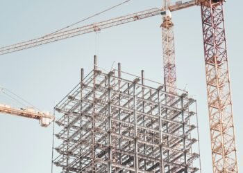 Construction labor shortage illustration